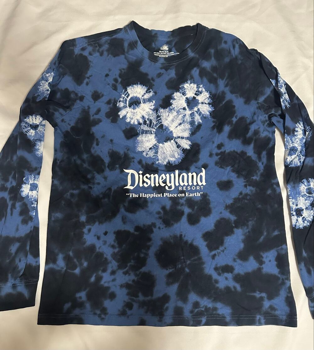 Disney mens top tie dye blue with withe design long sleeve size MD long sleeve